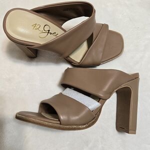 42‎ Gold "Leven" Tan Heels Slip On Sandal